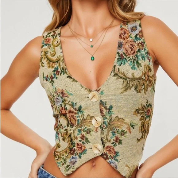Princess Polly Brinna Tapestry Floral Patterned Button-Up Vest Top - Picture 4 of 10